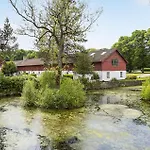 Hus 1 *