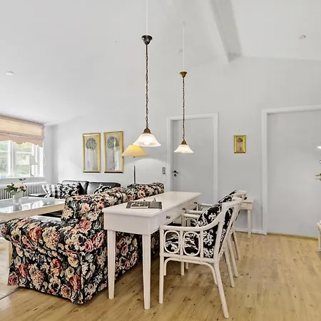 度假居 Hus 1 布罗斯特