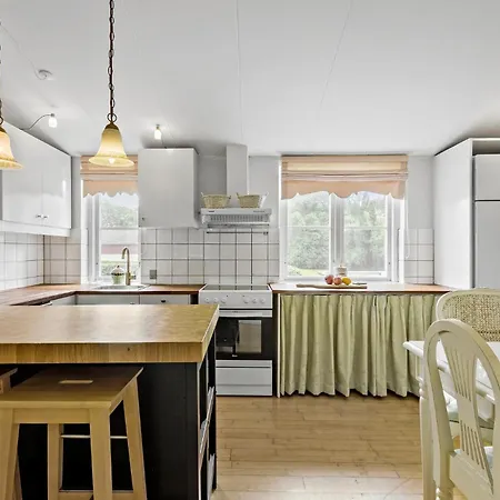 Hus 1 *