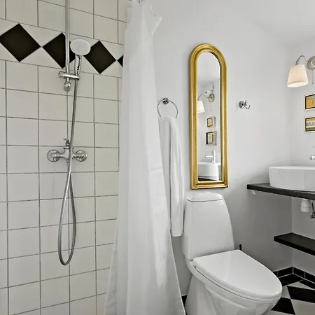 Hus 1 *