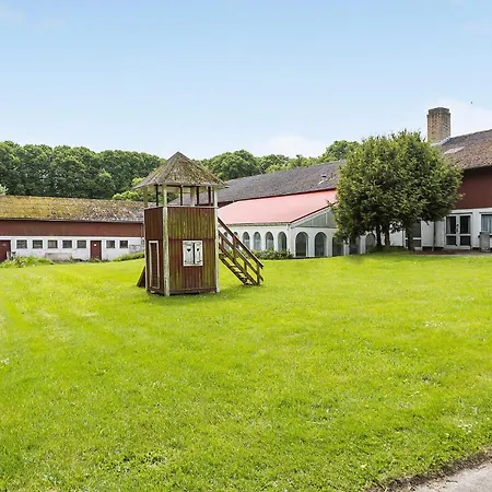 Hus 1 *
