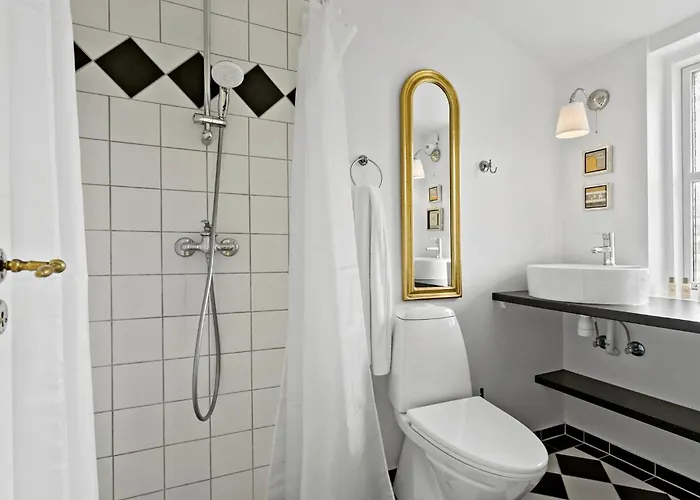 Hus 1 *